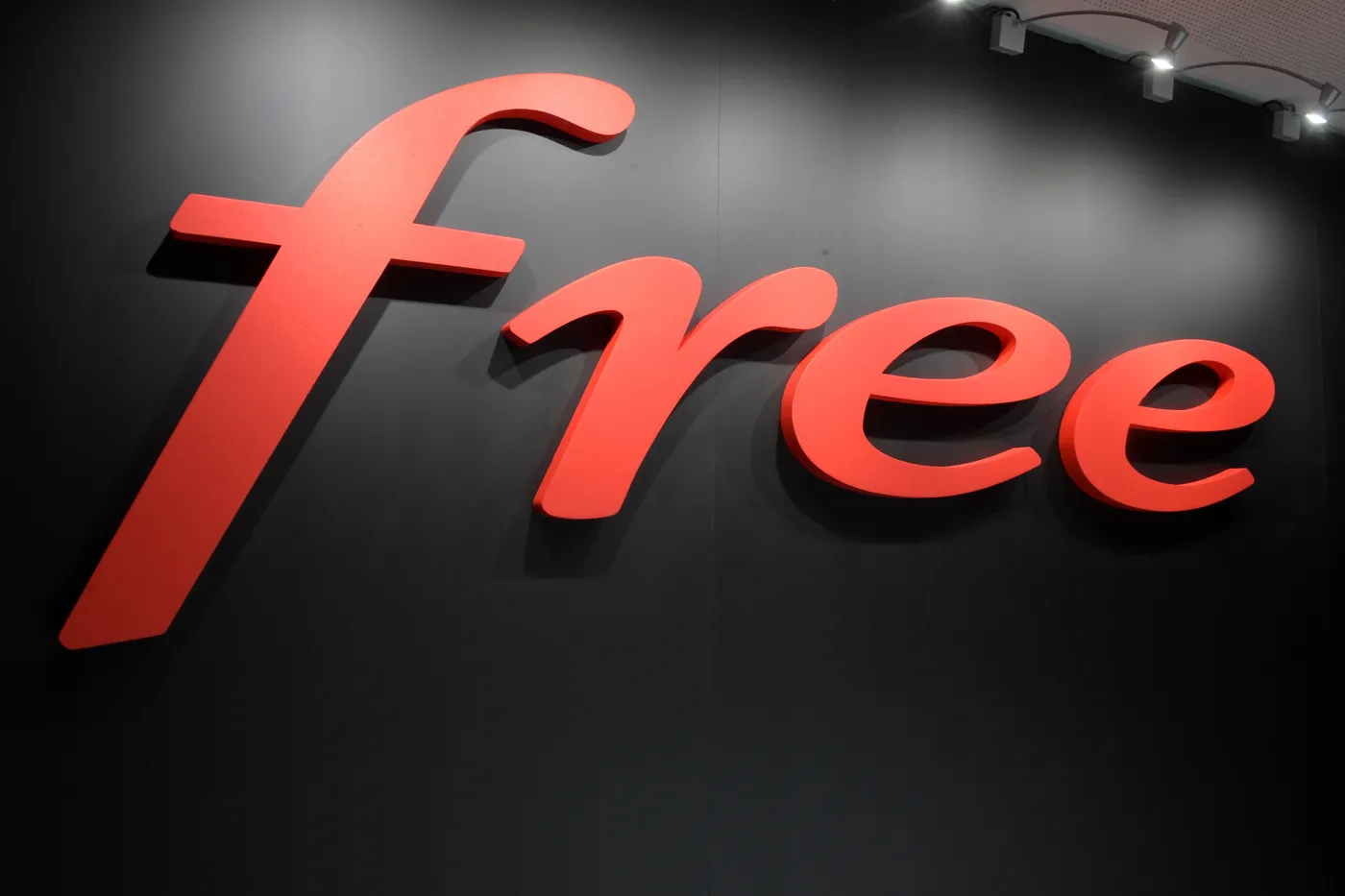 Free Mobile et la stratégie de rupture : de l'offre à 19,99 € en 2012 au démantèlement de SFR en 2026, lu à travers L'Art de la guerre de Sun Tzu