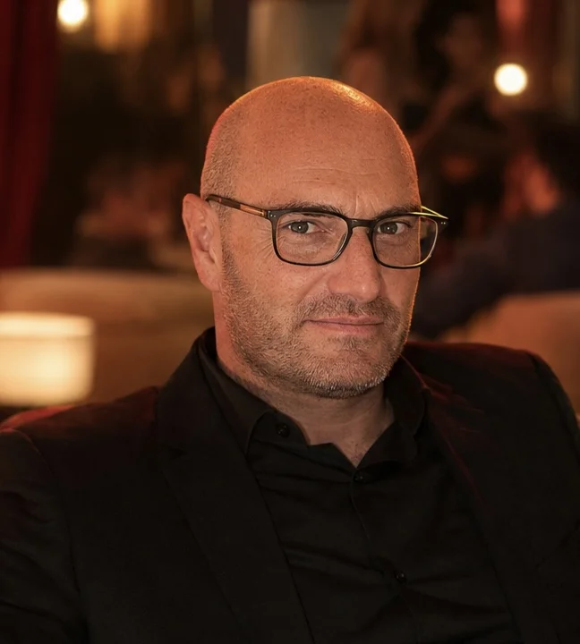 Portrait d'Éric Pleyber, directeur commercial B2B et formateur en stratégie commerciale à Lorient